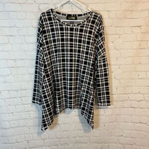 Pure Essence Black and White Plaid Long Sleeve Top